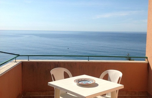Finale Ligure Apartment | House with terrace with wonderful sea view three minutes from the beach