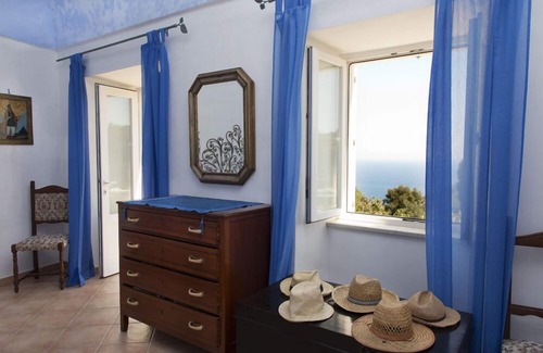 Ponza House | House with terrace overlooking the sea and hills in the green area of Campo Inglese, Ponza