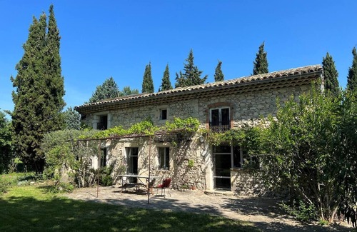 Marsanne Villa | House with tree lined garden