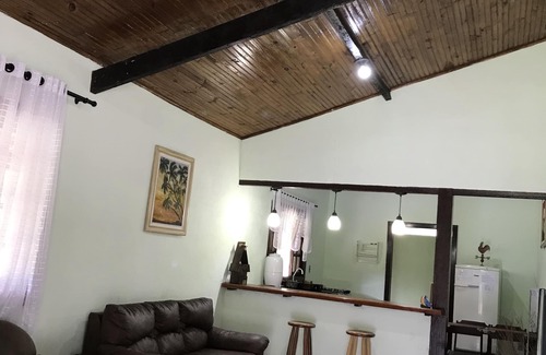 Nazare Paulista Cottage | House with veranda with 2 bedrooms, 4 bathrooms, large living room
