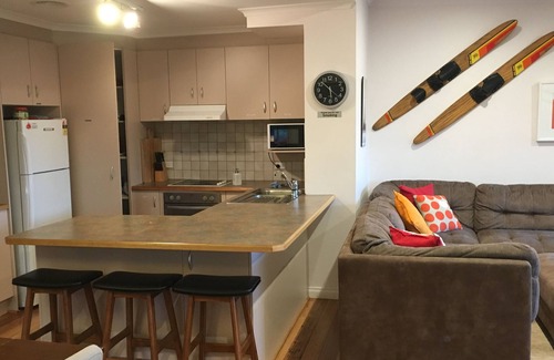 Lake Eildon House | House with Water & Mountain Views 4bed, 3bath with Spa, & Huge Enclosed Deck