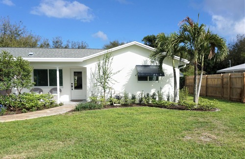 Riverside House | House within minutes to the beach, marina's, and famous Jupiter Lighthouse.