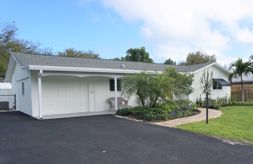 Riverside House | House within minutes to the beach, marina's, and famous Jupiter Lighthouse.