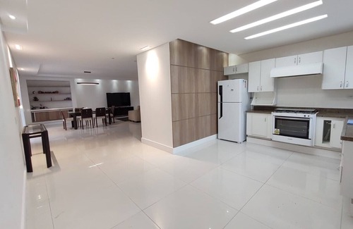 Jardim Mar e Ceu House | HOUSE WITHIN THE ACAPULCO CONDO; PERNAMBUCO BEACH; POOL; COZY