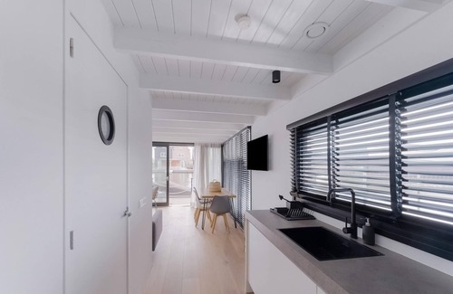 Stavoren Boat Rental | Houseboat in Stavoren with Waterfront Views