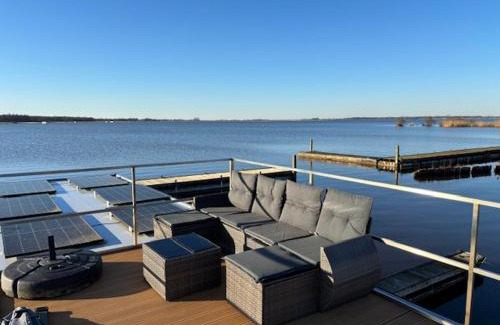 Midlaren Boat Rental | Houseboat mét sloep