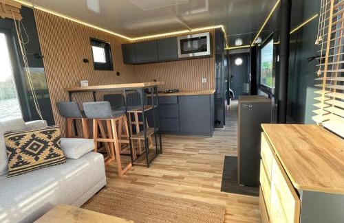 Midlaren Boat Rental | Houseboat mét sloep