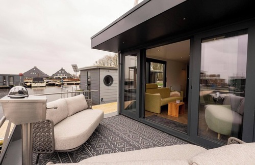 Offingawier Ski Chalet | Houseboat - Paviljoenwei 4 | Sneek (Offingawier)