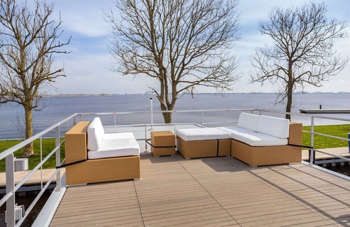 Offingawier Boat Rental | Houseboat Sneekermeer with Garden and Views
