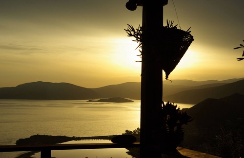 Alyki House | Houses with swimming pool with magnificent view to the sunset