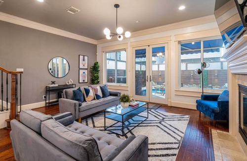 Greater Heights House | Houston Centrally Located w/ Backyard Pool Retreat
