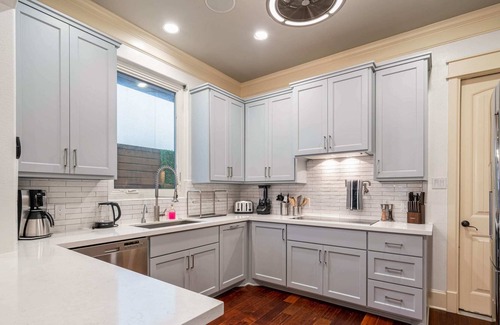 Greater Heights House | Houston Centrally Located w/ Backyard Pool Retreat