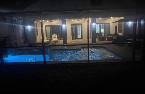 Houston Heights House | Houston Heights large luxury home with pool. 3,700 sf. 4 car parking