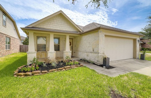 Houston House | Houston Home w/Fenced Yard & Swing Set!