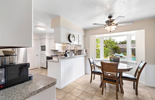Clodine House | Houston Pool Heaven | BBQ Games | WiFi | Sleep 16