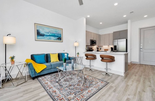 Greenway Plaza-Upper Kirby Apartment | Houston Upper Kirby Luxury Apt w/Pool Gym, Meeting Rm etc
