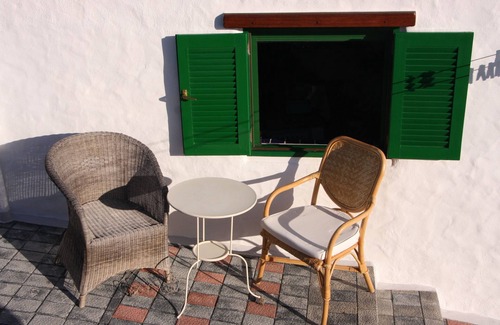 Haria House | How about living at home in Casa Esperanza with a view of the Haría palm grove?