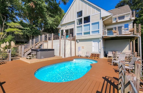 Tuckahoe House | How Sweet The Sound - Beautiful 3 BR Soundfront home overlooking the Currituck Sound w/Private Pool