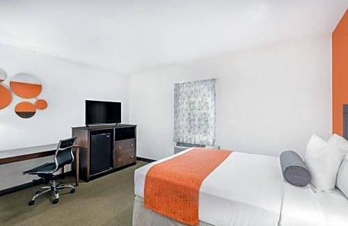 Wollaston Hotel | Howard Johnson by Wyndham Quincy/ Boston