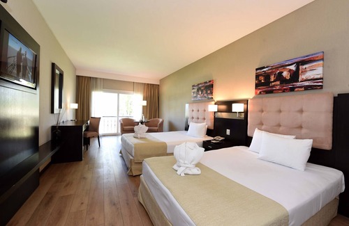 Tristan Suarez Hotel | Howard Johnson by Wyndham Ezeiza Convention Center