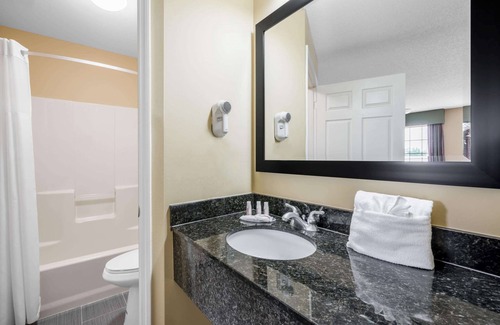 Dalton Hotel | Howard Johnson by Wyndham Dalton