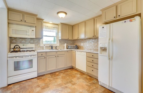 Howe House | Howe Retreat w/Fire Pit + Private Boat Dock!