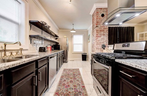Lincoln Terrace Apartment | Howes Capitol II-Sleek & spacious-walk to OU Med