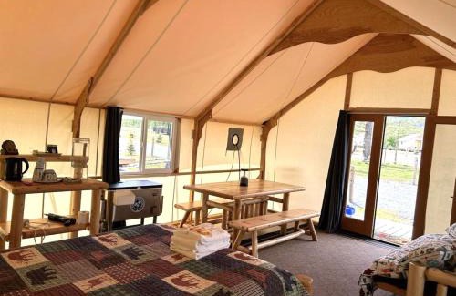 Seward House | Howling Wolf Resort
