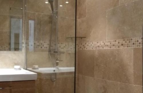 Cassis Hotel | HPC Suites - Cassis Centre - Parking Gratuit & Piscine Chauffée