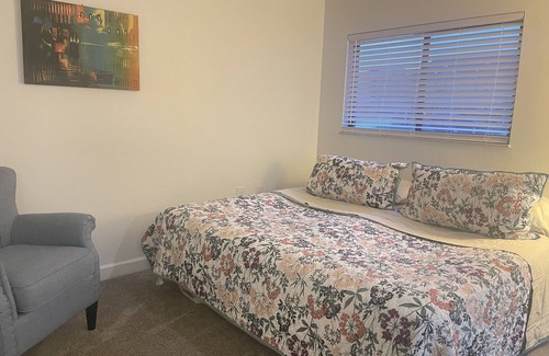 Parkdale Condo | https://www.airbnb.com/h/beautiful2kingbedroomsandonesofabedonebathentireplace