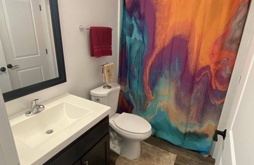 Parkdale Condo | https://www.airbnb.com/h/beautiful2kingbedroomsandonesofabedonebathentireplace