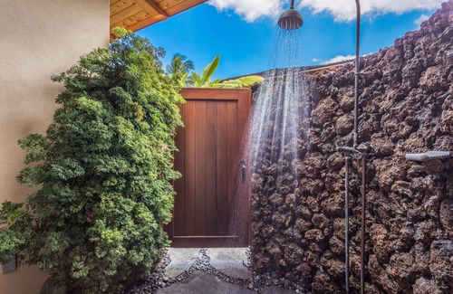 Kaupulehu House | Hualalai 72-105 Pakui~private residence~pool~spa~walking distance to resort