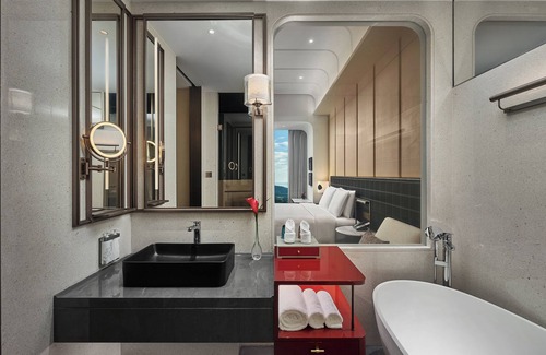 Central Business District Hotel | HUALUXE Shenzhen Bao'an by IHG