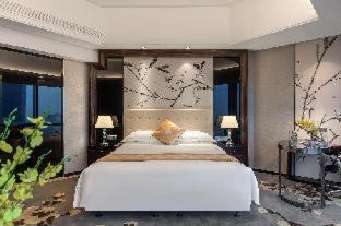 Huaqiang North Hotel | Huaqiang Plaza Hotel Shenzhen, Enjoy Complimentary Mini Bar & Night Snack, Add breakfast - enjoy complimentary afternoon tea