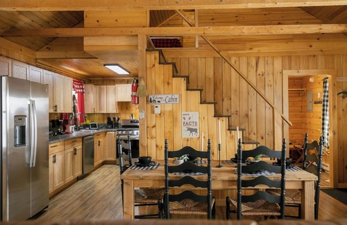 Phillips Cabin | Huck’s Hideaway – Near Rangeley Lakes & Trails