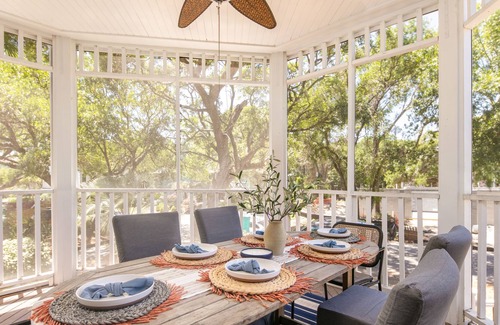 Isle of Palms House | Huckleberry by AvantStay | Classic Charleston Home | Close to Beach