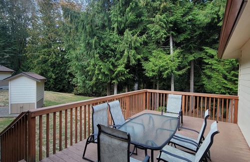 Sequim House | Huckleberry Hideaway | Whole Family Getaway