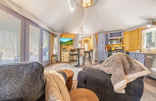 Bryson City Cabin | Huckleberry, Upscale & Cozy Stunning Glamping near GSMNP, Authentic Safari Tent