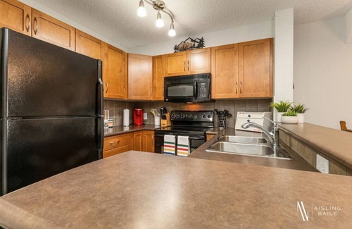East Kootenay Apartment | Hudson Pointe | Top Floor | Pool | Hot Tub | Gym