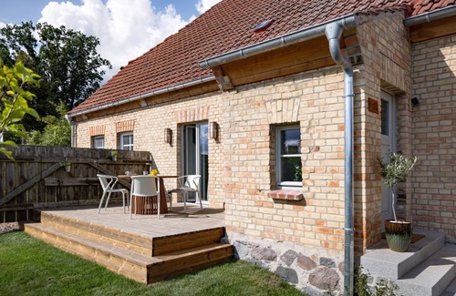 Wustrow Apartment | Hufe 9 Ferienwohnung Gute Stube - direkt am See!
