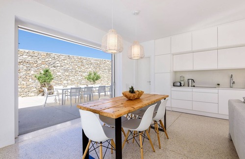 Paros Villa | Hug House Naoussa, Villa, 8 pe, 4 bedr, swimming pool, sea view, beach access