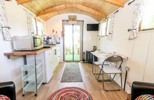 East Dereham Cottage | HUGATREE, romantic, character holiday cottage in Litcham
