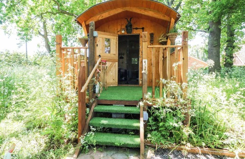 East Dereham Cottage | HUGATREE, romantic, character holiday cottage in Litcham