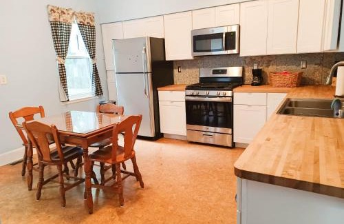 Northside House | Huge 2 Bedroom House in the Heart of Northside!