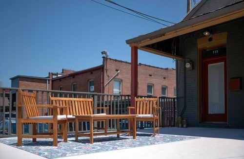 St. Charles Apartment | HUGE 2 bedroom unit on Main Street