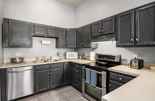 Short North Condo | Huge 2 BR Convention Center Condo by Short North + Downtown+ North Market