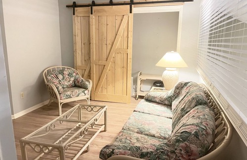 Newark Condo | Huge 2 BR✯Fast Wifi✯Christiana ✯Newark✯U of D✯Pets✯ Close to MANY Restaurants✯