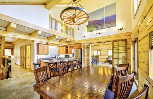 Golden House | Huge, 2017 built home with 2 Master Bedrooms. Perfect for Large Groups up to 18