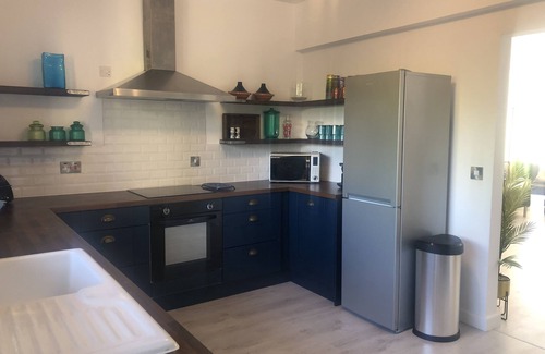 Germasogeia Apartment | Huge 225 sqm luxury apartment by the sea with pool & balcony