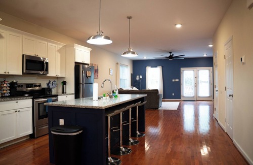 Richmond House | Huge 3BD 3.5BA townhome in Bryd Park with Patio!